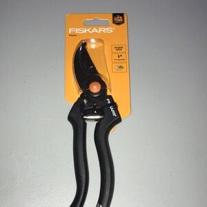 Fiskars Black and Orange Pruning Shears new in box
